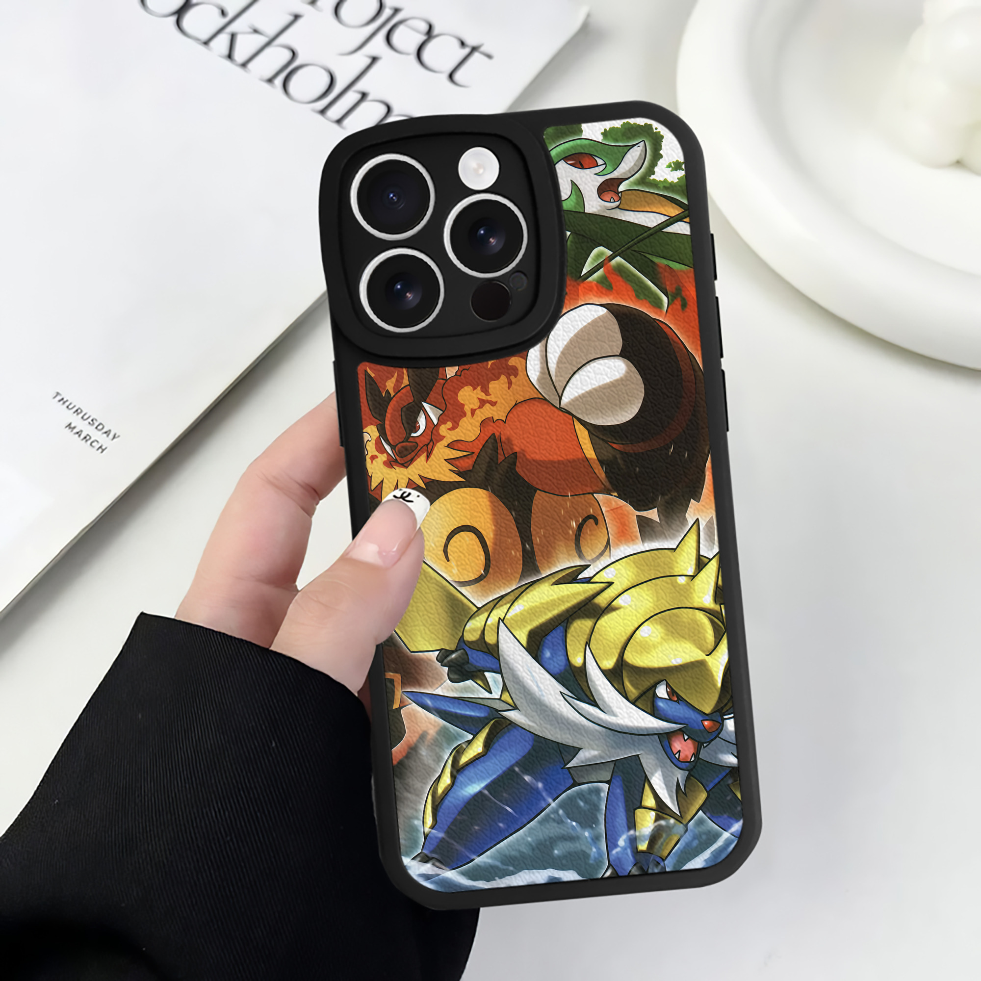 （画像用） ポケットモンスター Pokémon 【iPhone 16シリーズ対応】シリコンスマホケース（レザー調） 材質：シリコン
